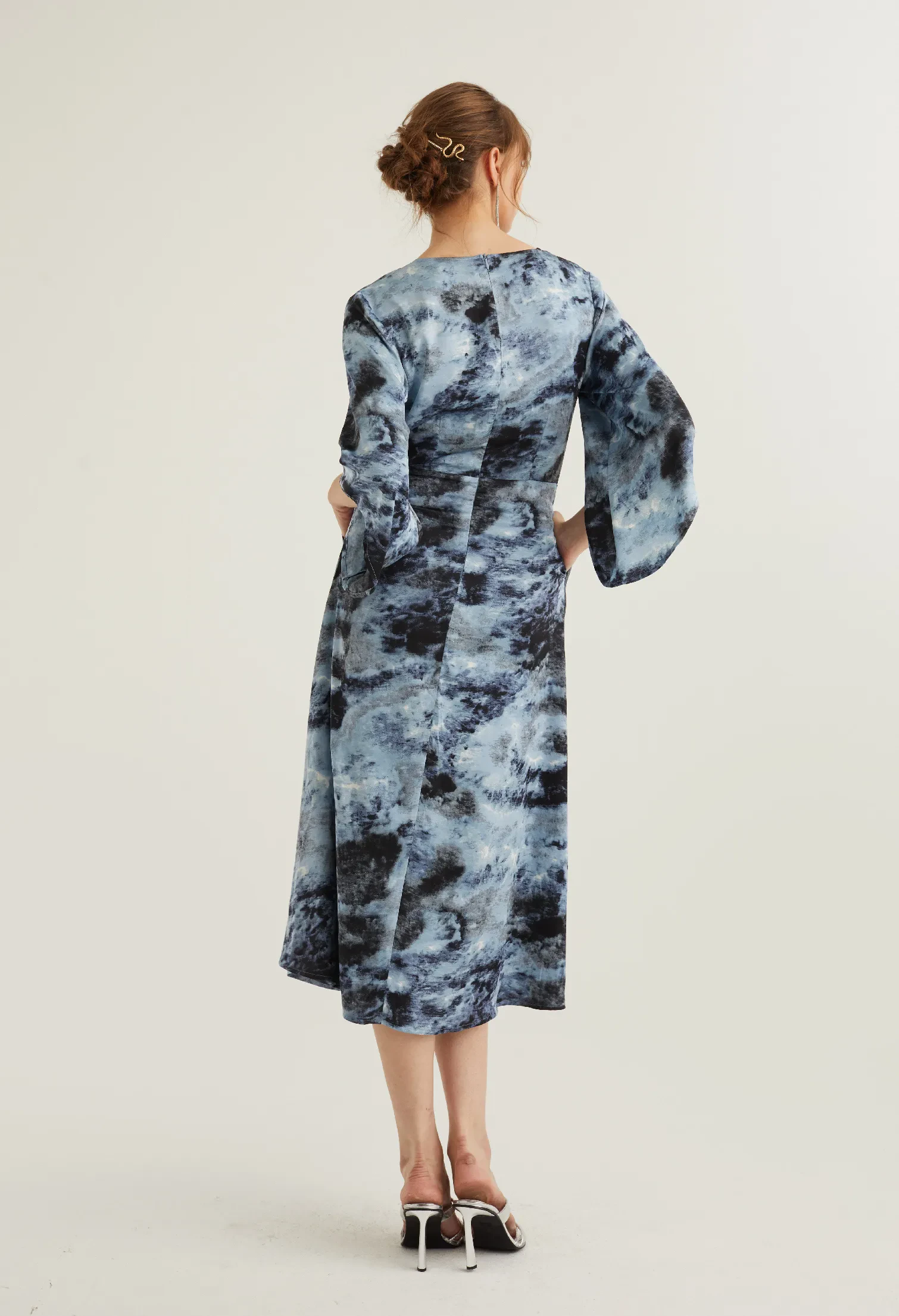 WATERCOLOUR BELL SLEEVE MIDI DRESS [NAVY BLUE]