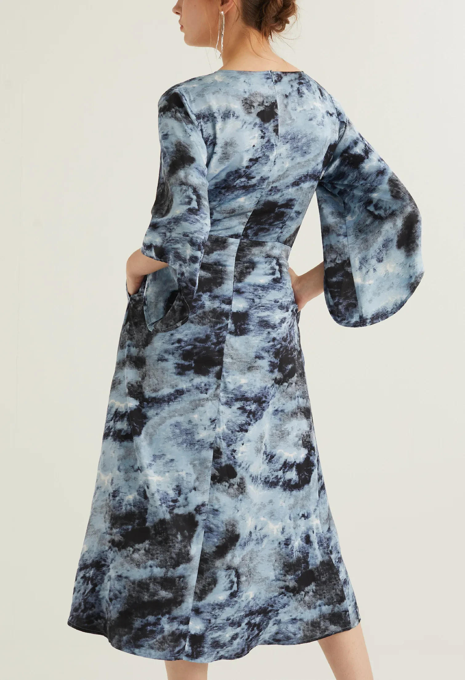 WATERCOLOUR BELL SLEEVE MIDI DRESS [NAVY BLUE]