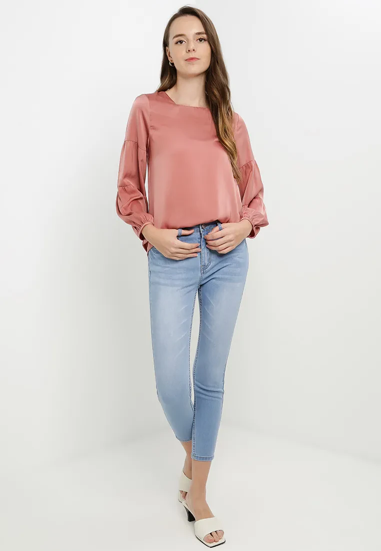 SQUARE NECK SATIN BLOUSE IN DUSTY PINK