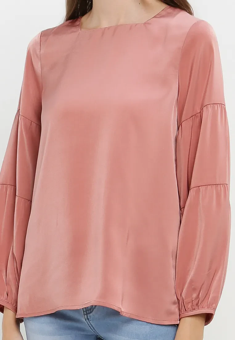 SQUARE NECK SATIN BLOUSE IN DUSTY PINK