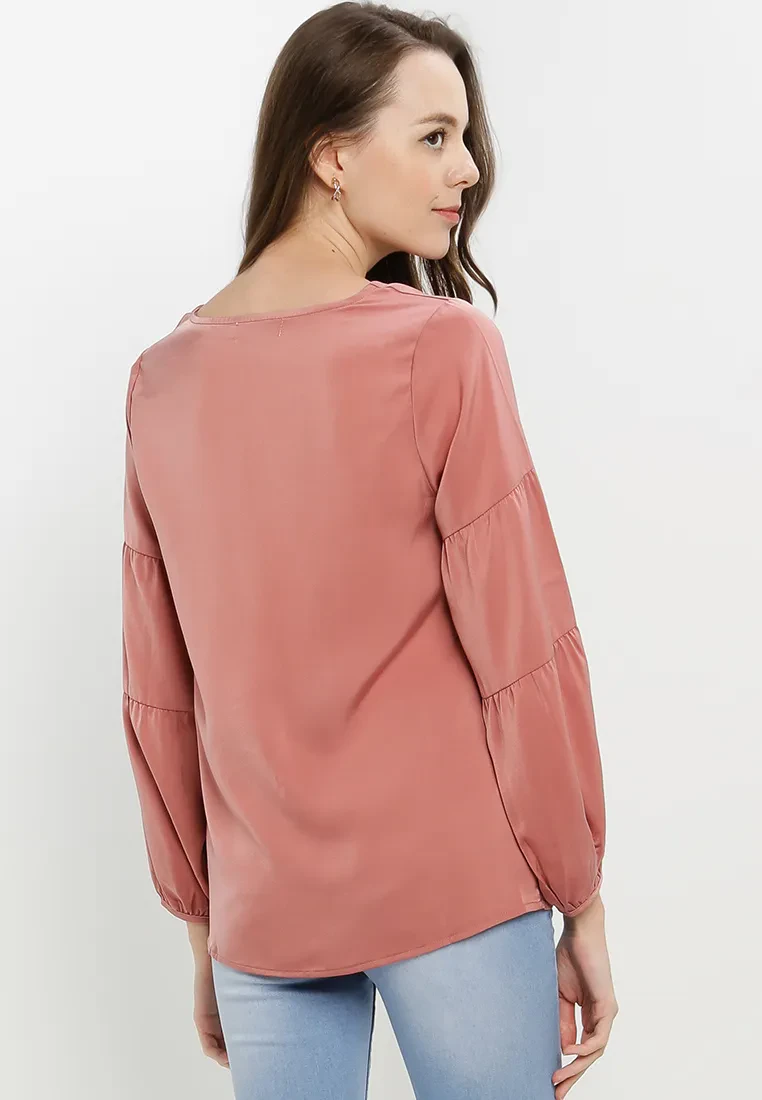 SQUARE NECK SATIN BLOUSE IN DUSTY PINK