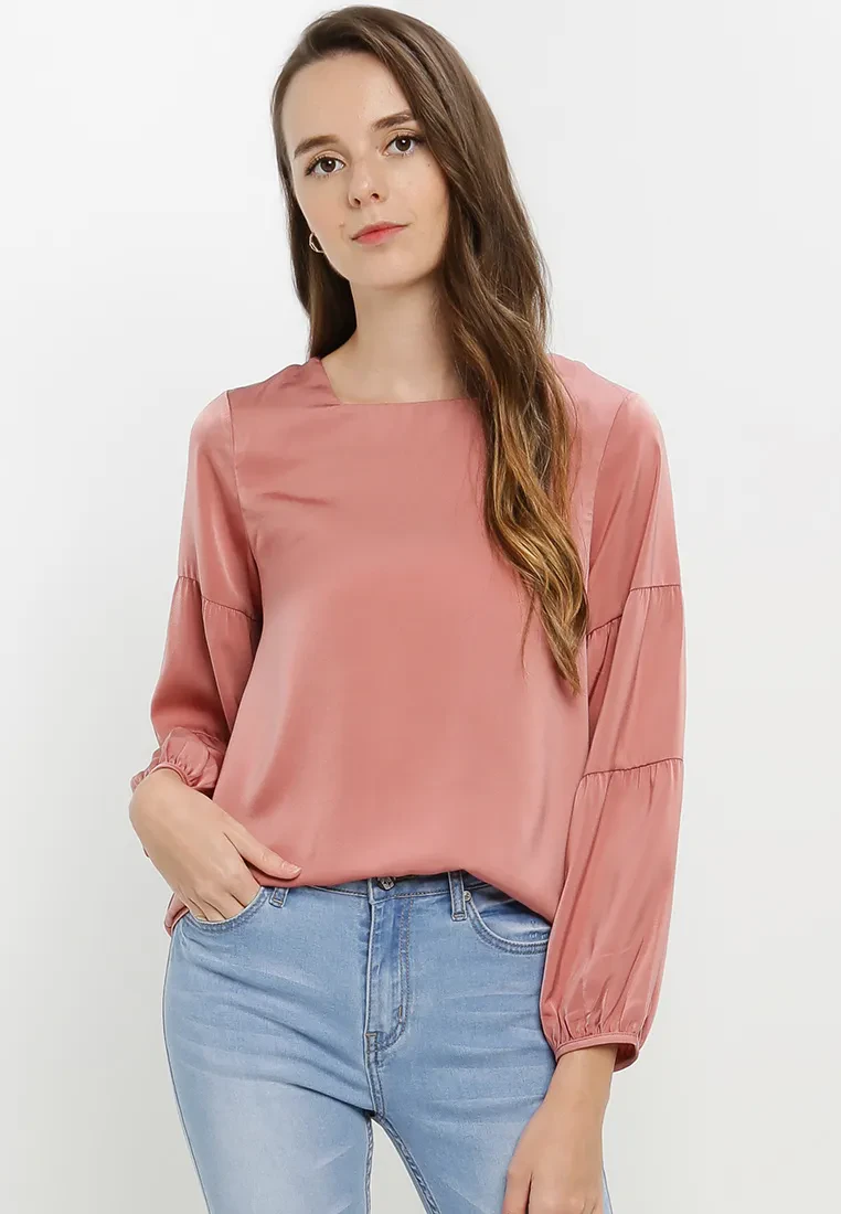 SQUARE NECK SATIN BLOUSE IN DUSTY PINK