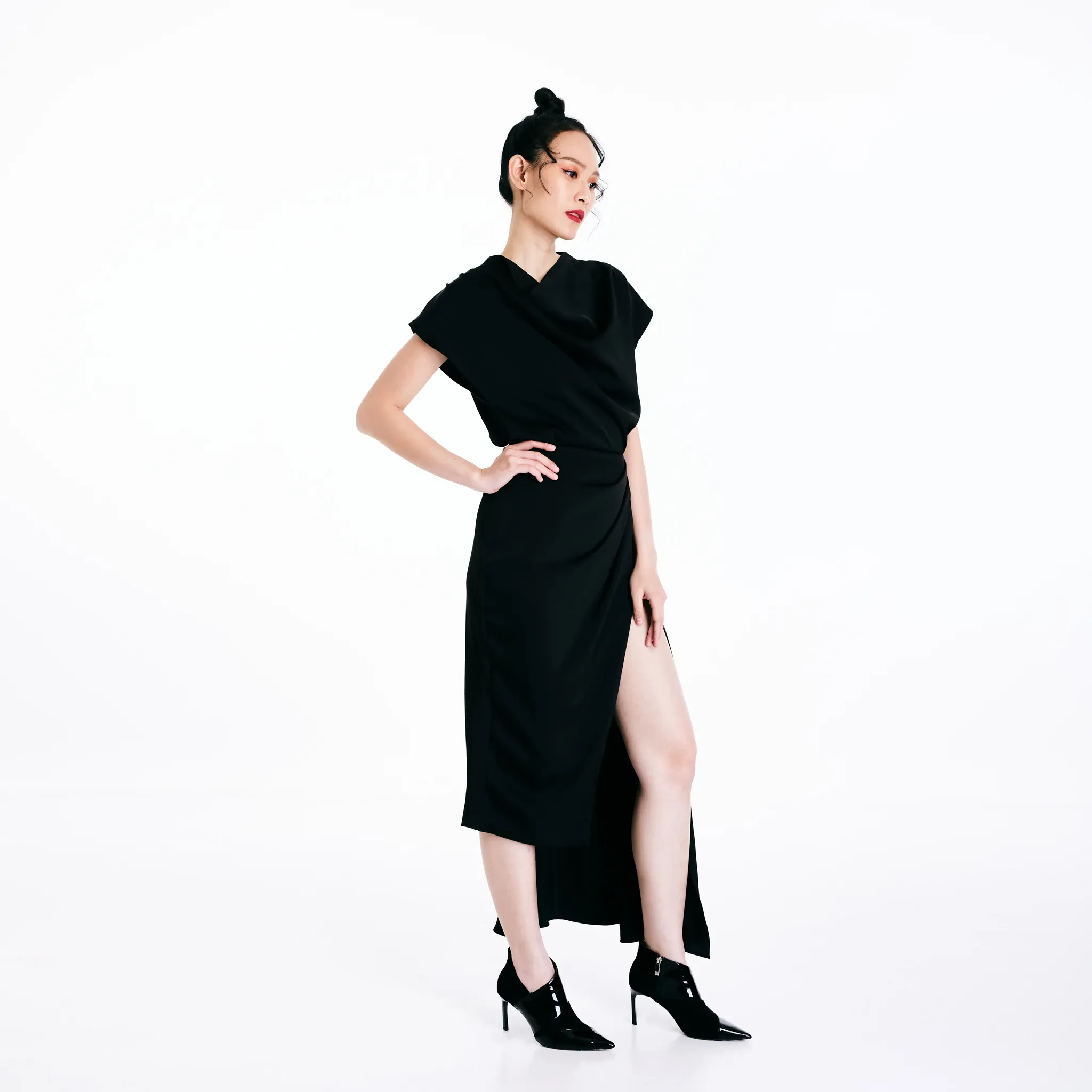 SLIT SKIRT - BLACK