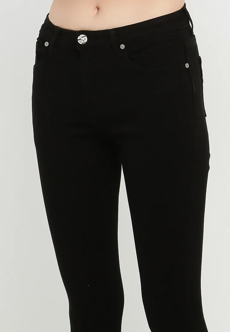 SKINNY CUT DENIM PANTS IN BLACK