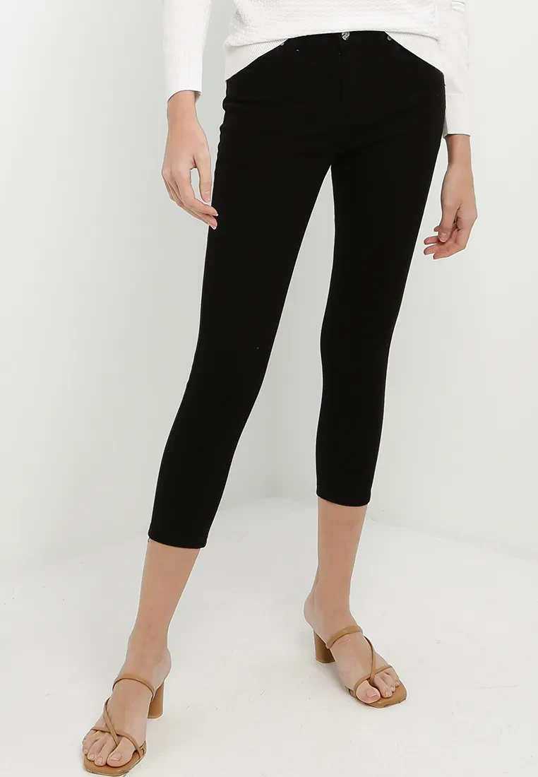 SKINNY CUT DENIM PANTS IN BLACK