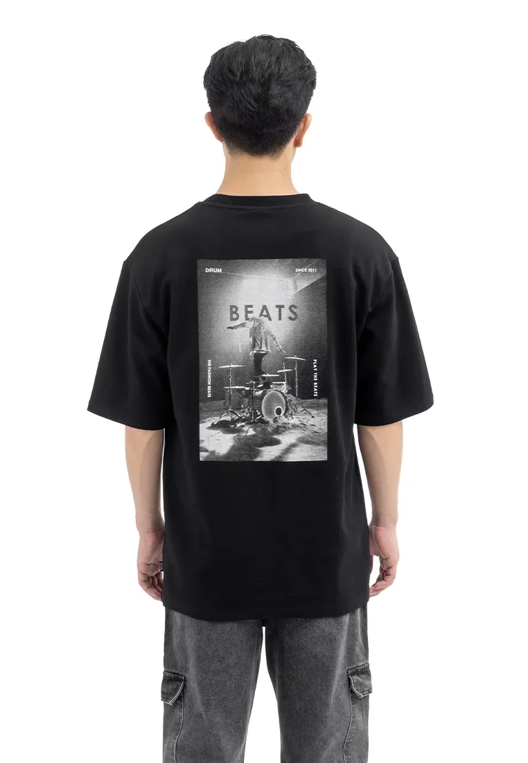 DRUM SELECT GRAPHIC PRINT OVERSIZED TEE