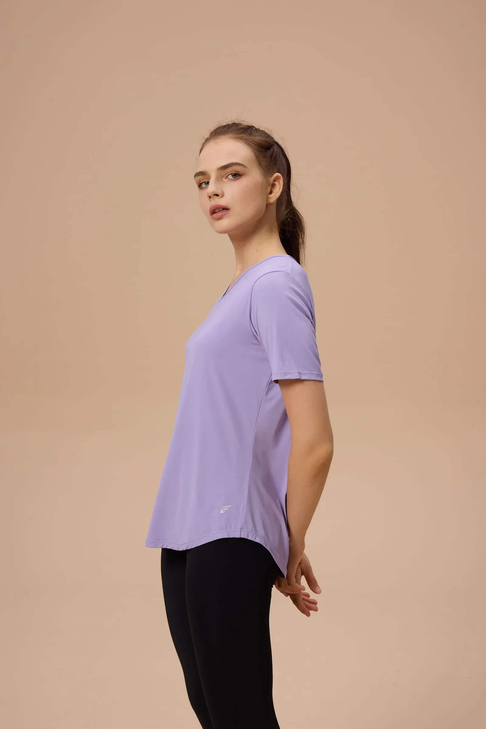 ARTLETES BASIC COOLTOUCH V-NECK RELAXED-FIT TEE