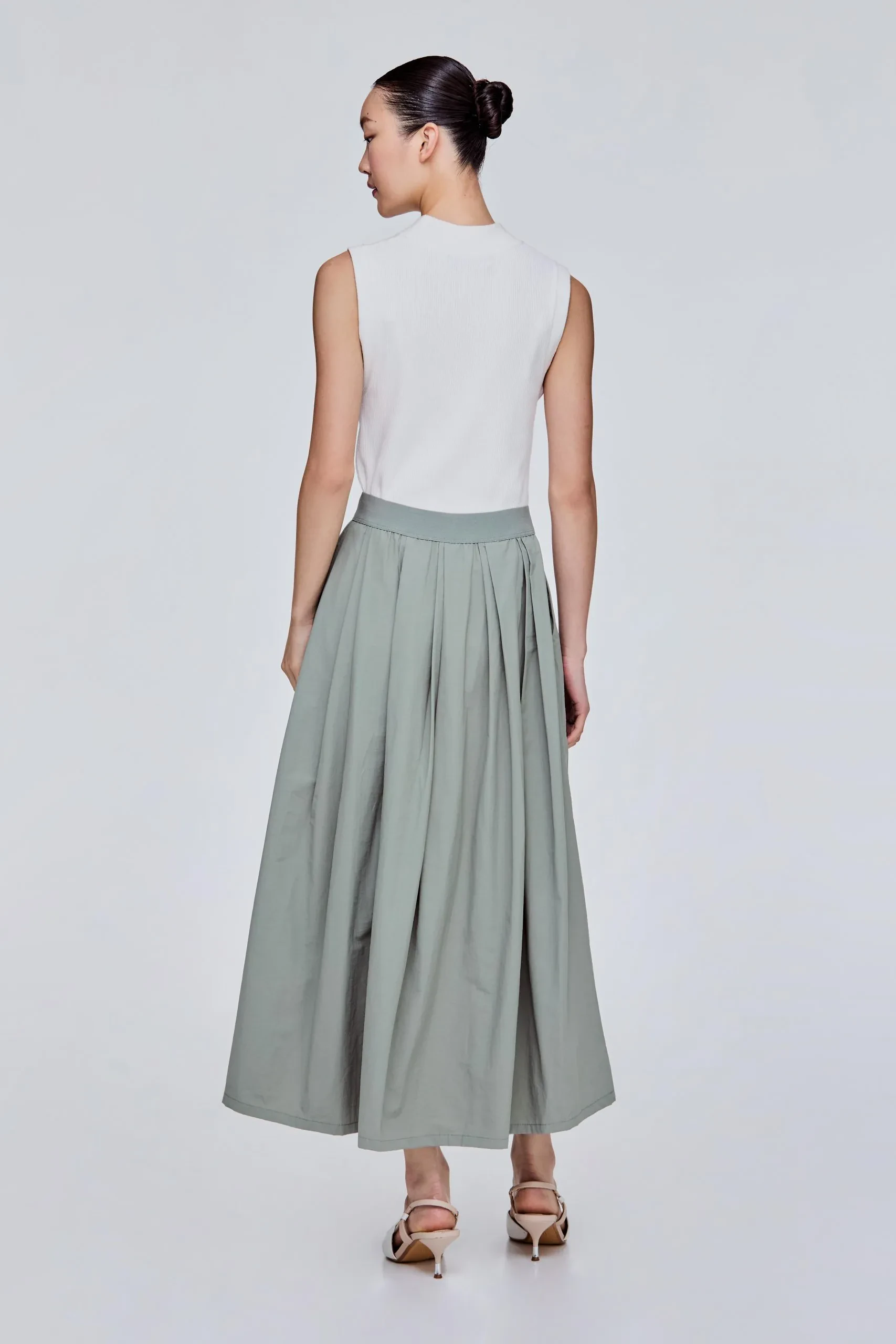 TAFFETA-LIKE PLEATED SKIRT