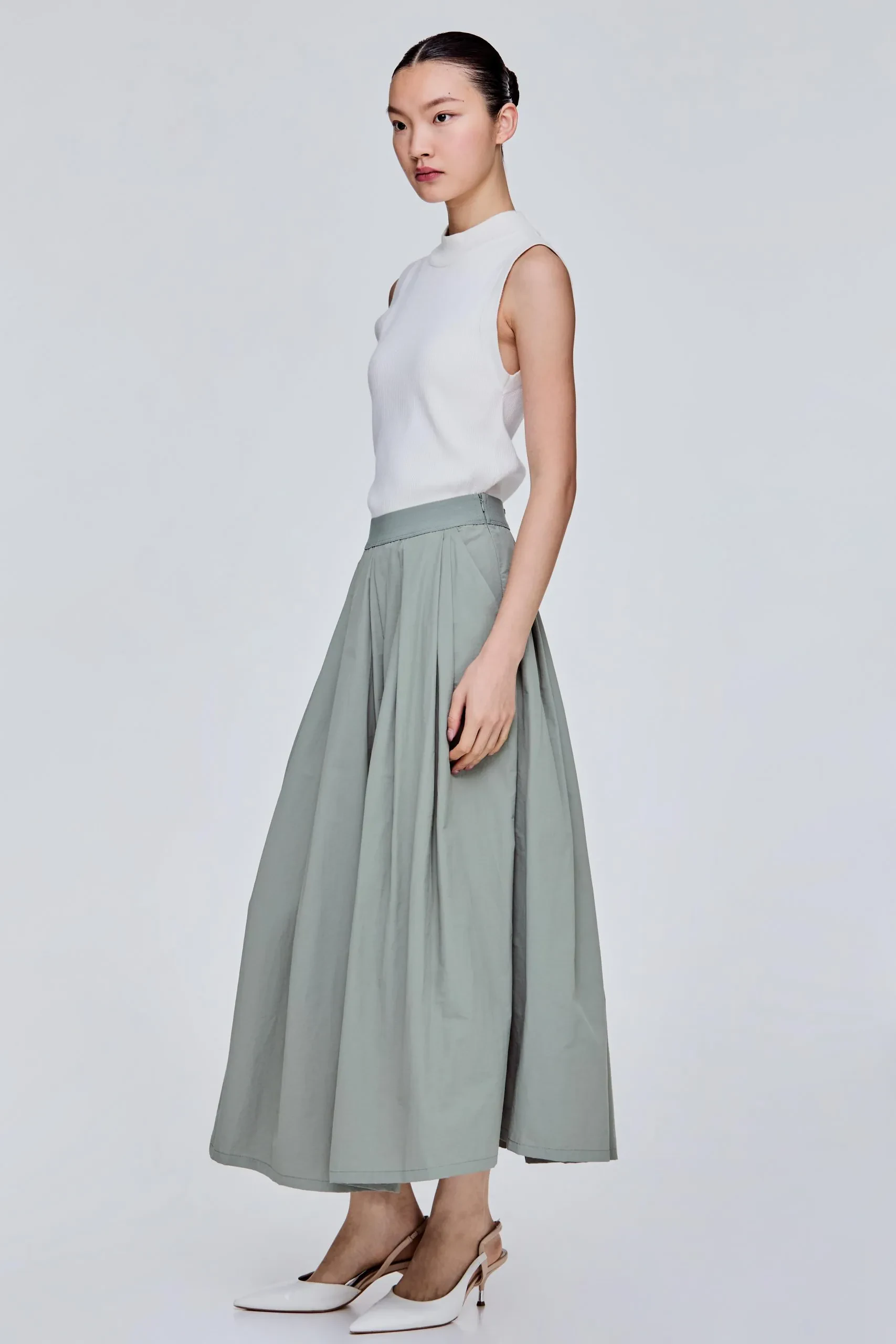 TAFFETA-LIKE PLEATED SKIRT