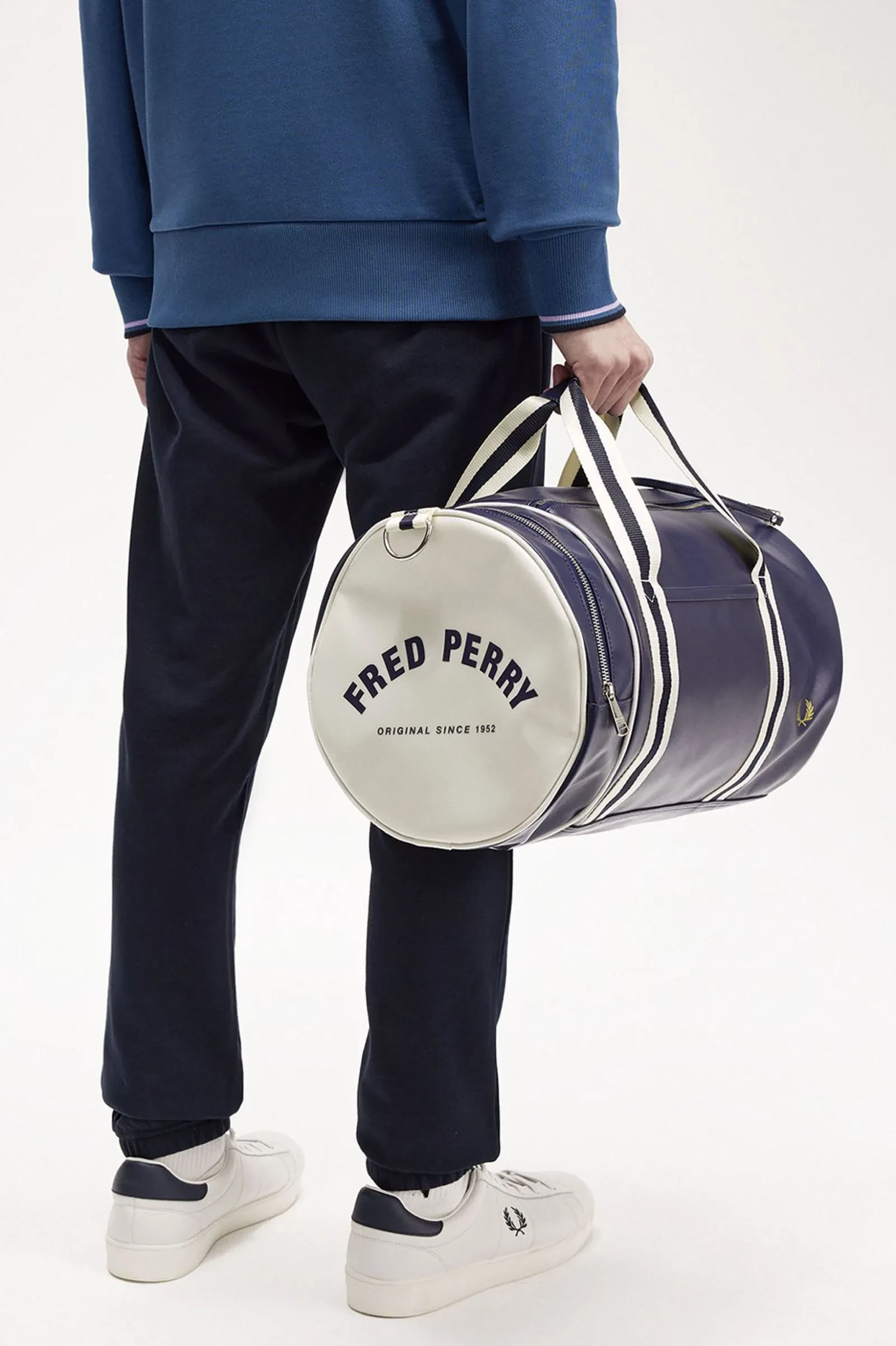 CLASSIC BARREL BAG