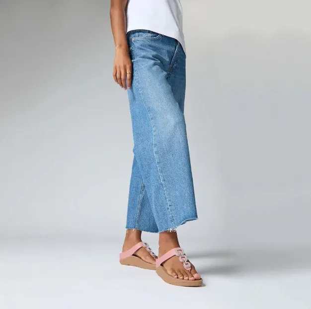 FINO CRYSTAL-CHAIN LEATHER TOE-POST SANDALS - SOFT BLUSH