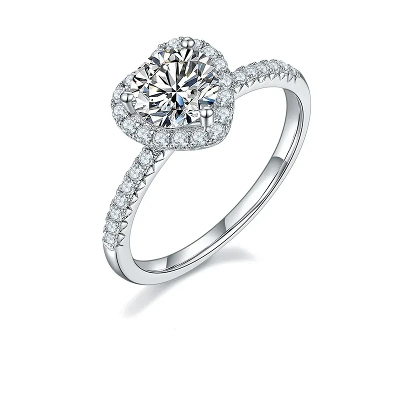 ETERNAL HEART MOISSANITE RING