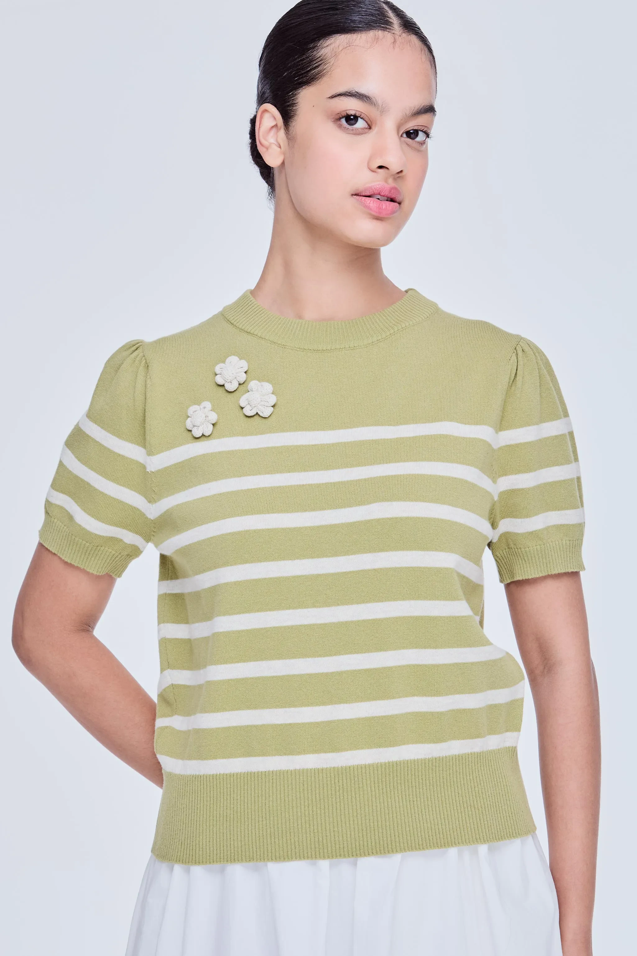 KNITTED FLORAL CROCHET TOP - OLIVE