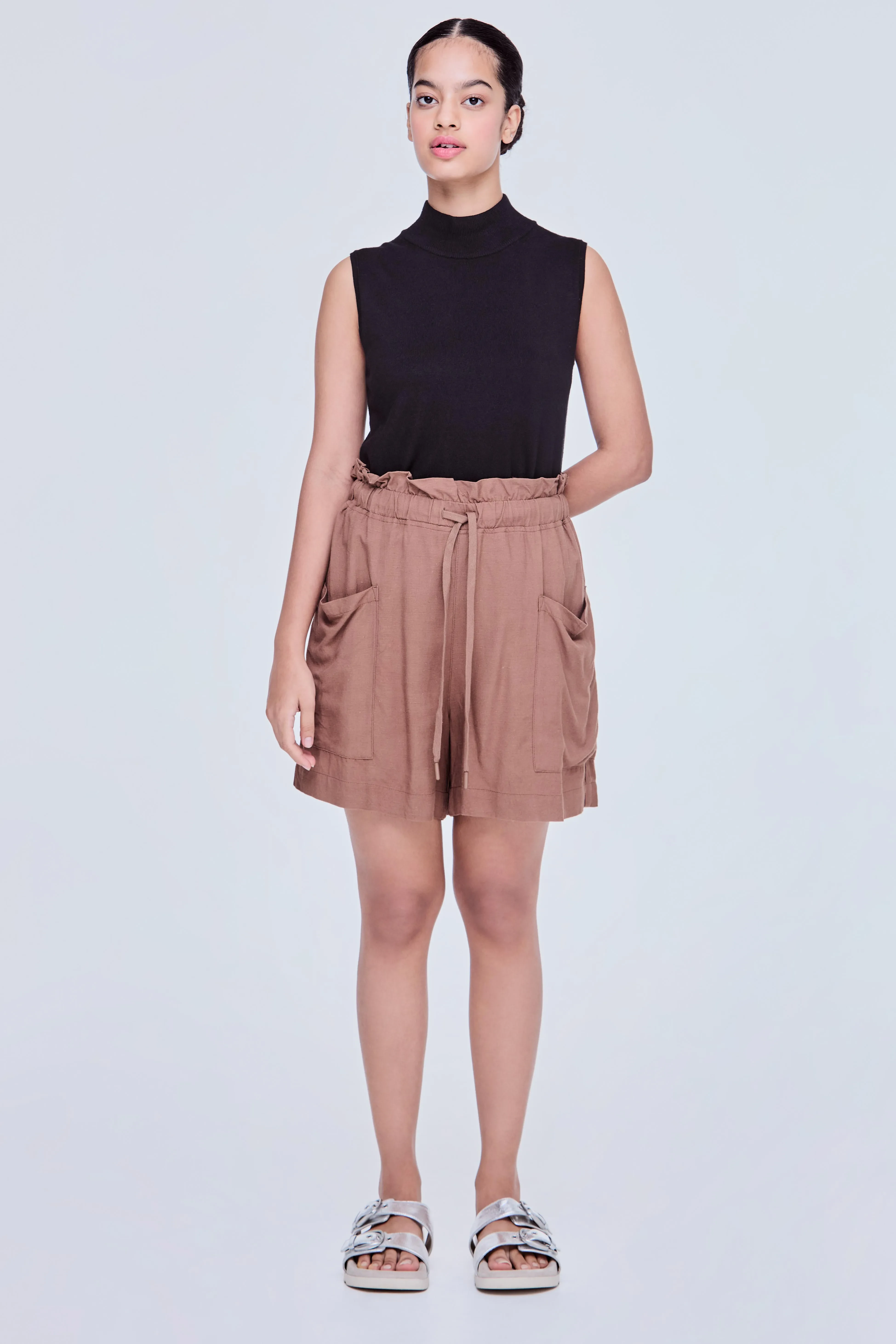 SOFT ELASTICATED DENIM SHORTS - BROWN