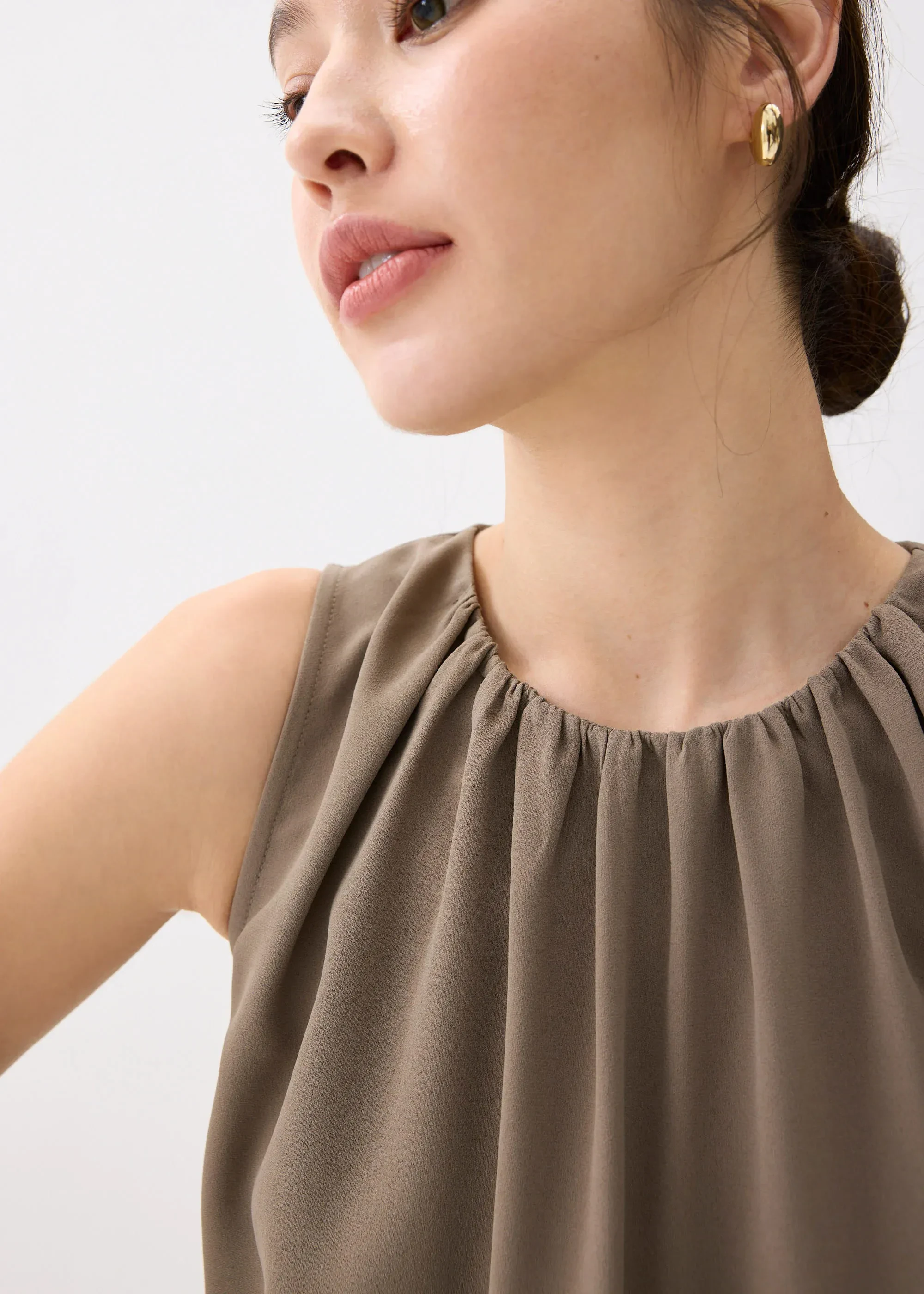 RUCHED ROUND NECK SHELL TOP - CLAY