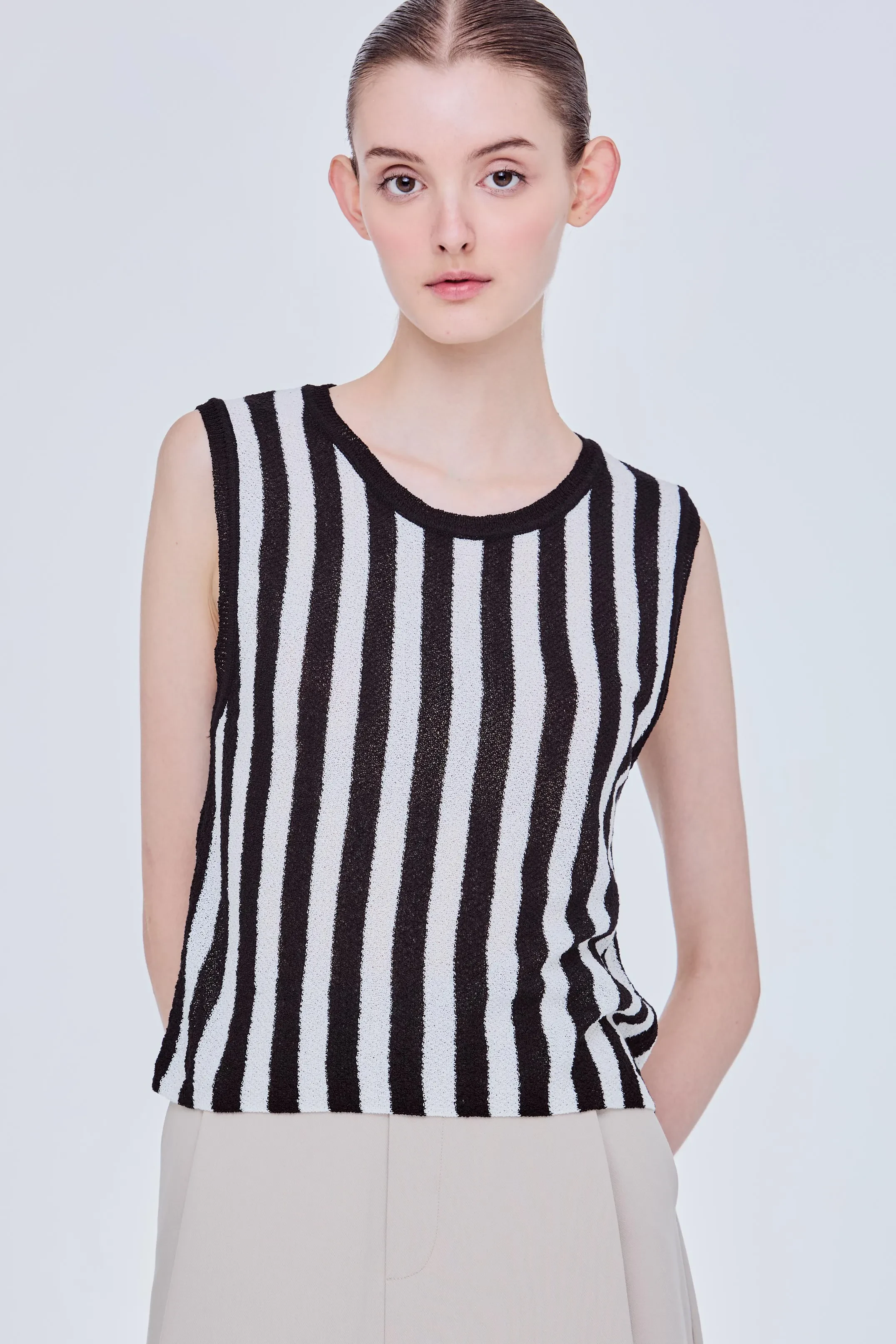 TEXTURED STRIPED KNIT VEST - BLACK STRIPES