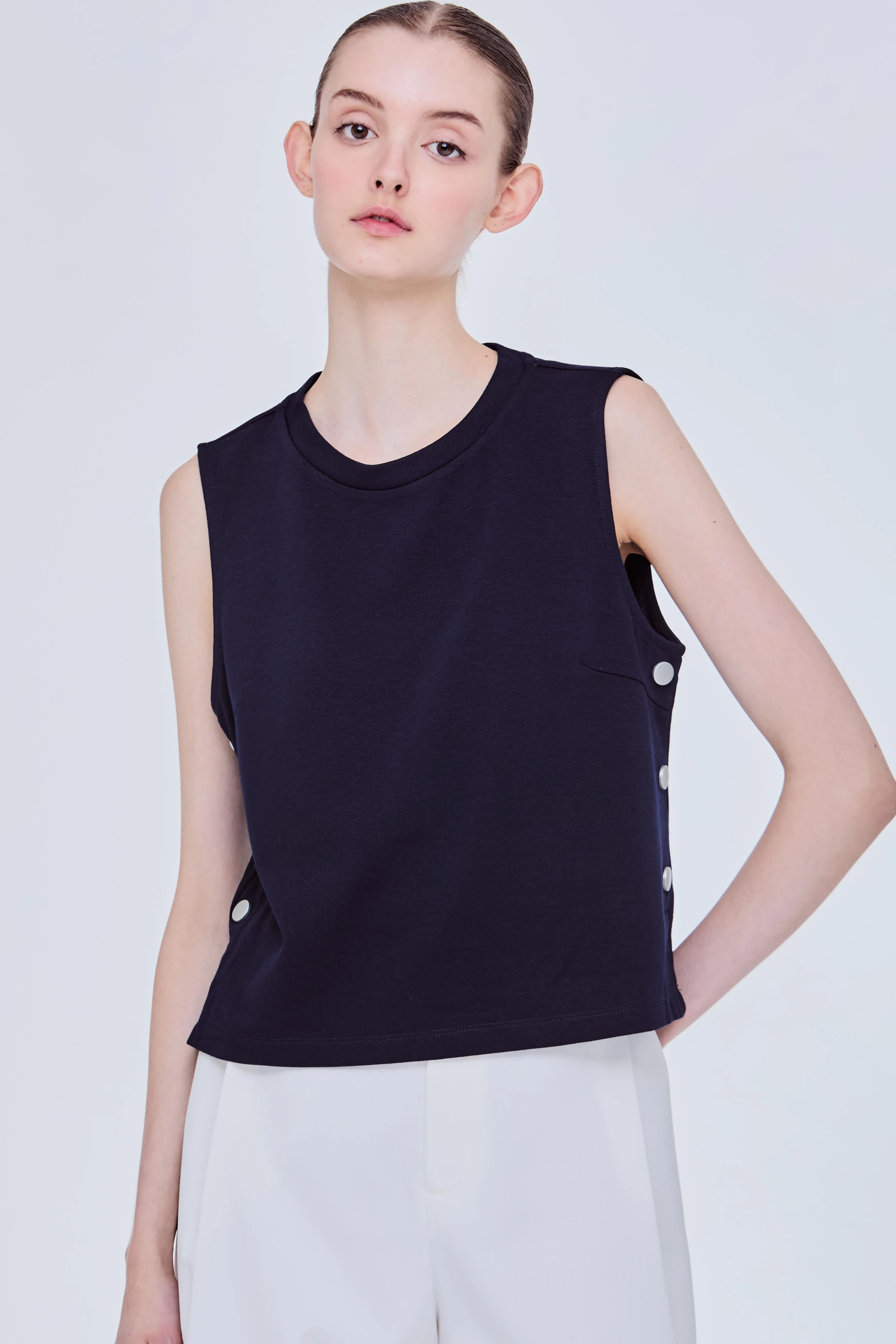 CROPPED SIDE BUTTON TEE - NAVY