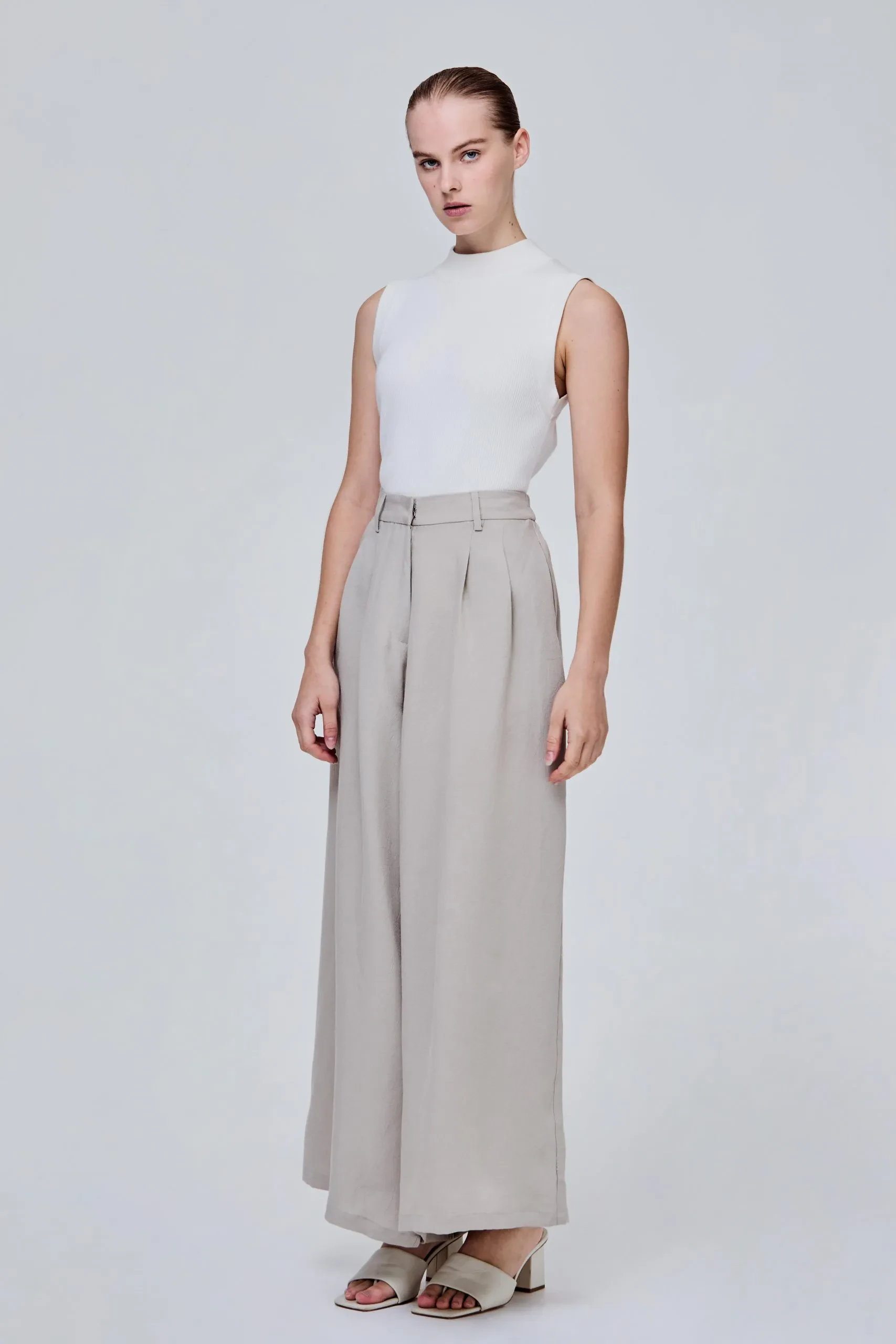 CREPE TEXTURED WIDE LEG PANTS
