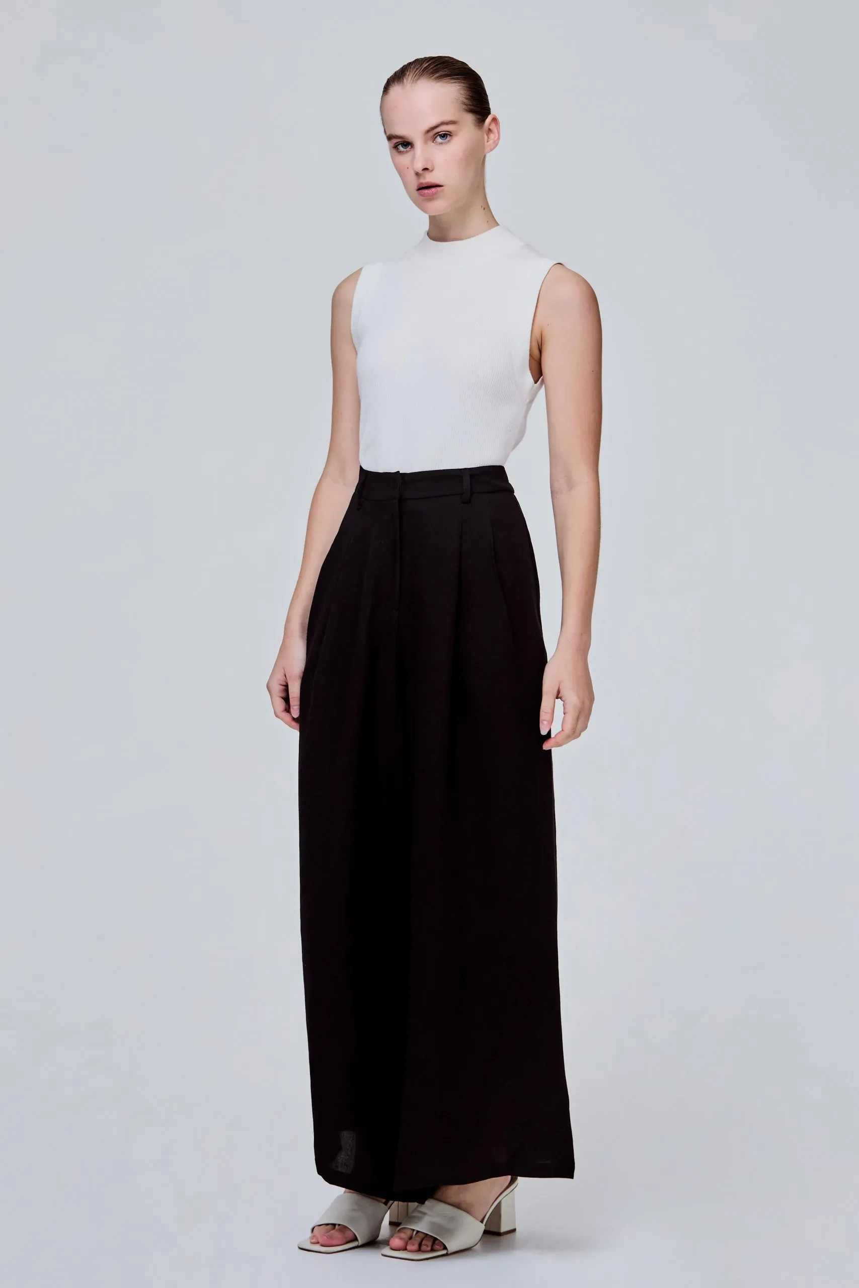 CREPE TEXTURED WIDE LEG PANTS