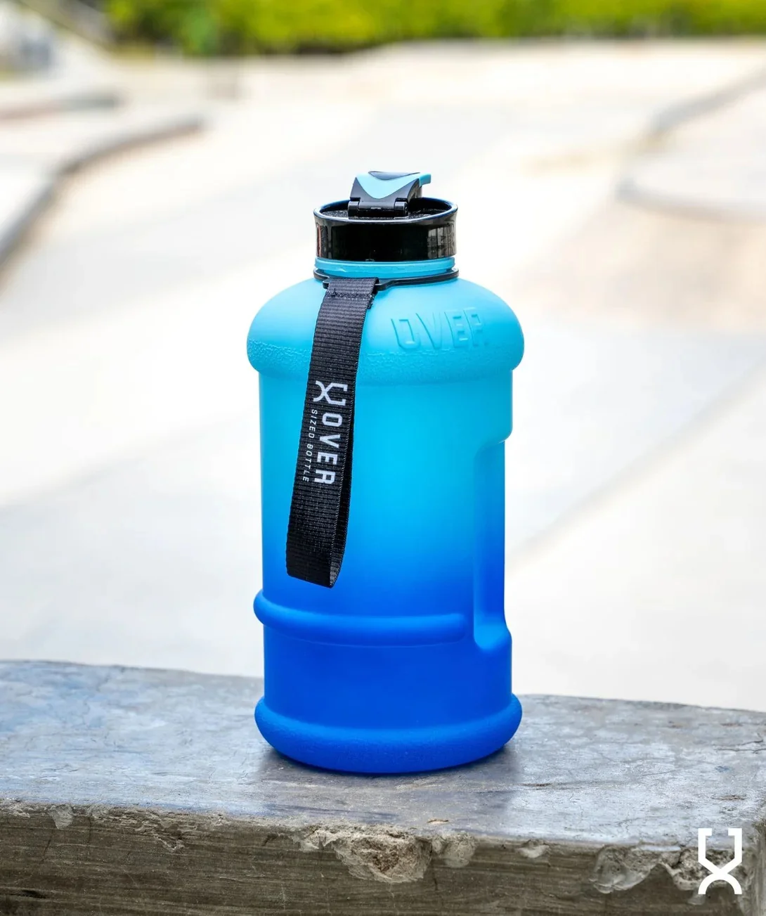 1.5 L OVERSIZED BOTTLE WITH FLIP CAP