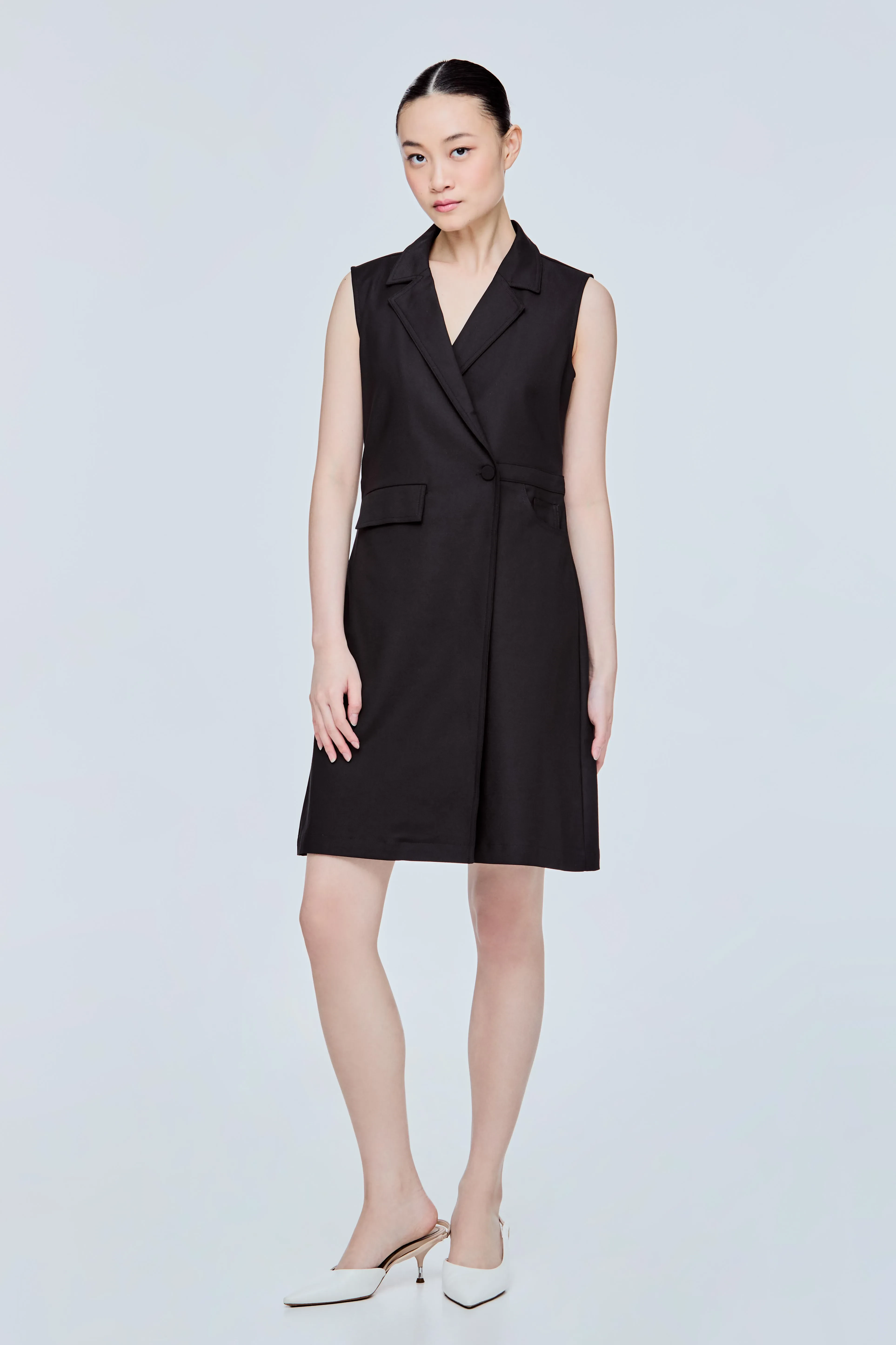 SLEEVELESS BLAZER DRESS - BLACK