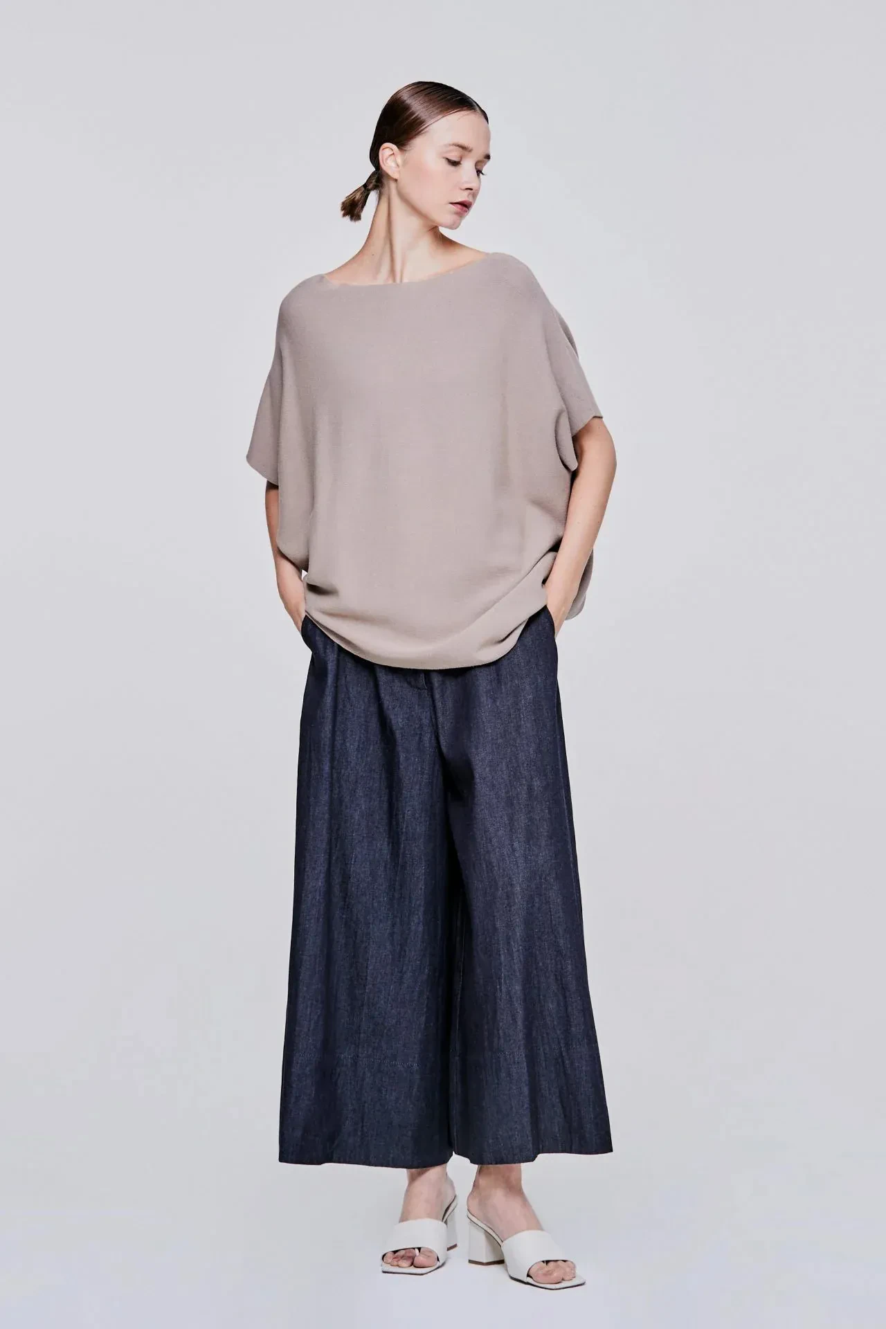 ASYMMETRICAL HEM MAGYAR SLEEVE KNIT