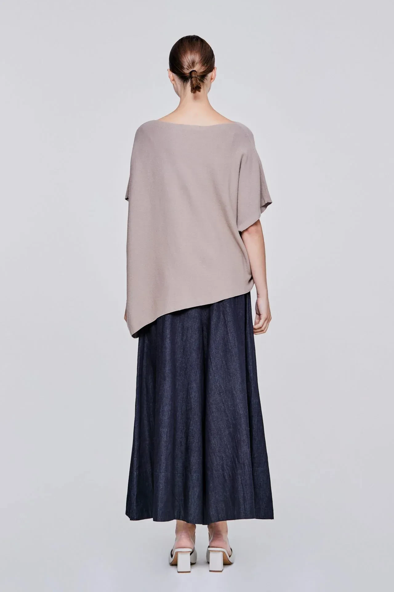 ASYMMETRICAL HEM MAGYAR SLEEVE KNIT