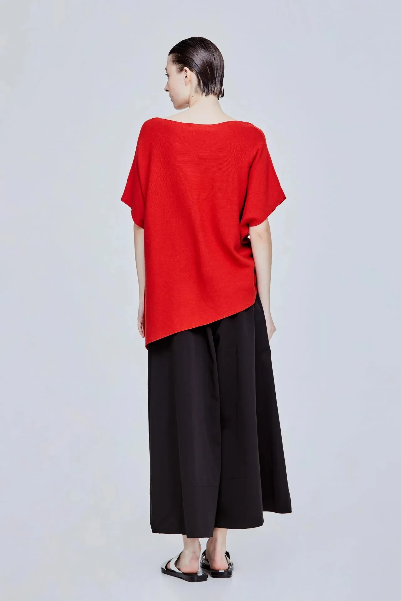 ASYMMETRICAL HEM MAGYAR SLEEVE KNIT