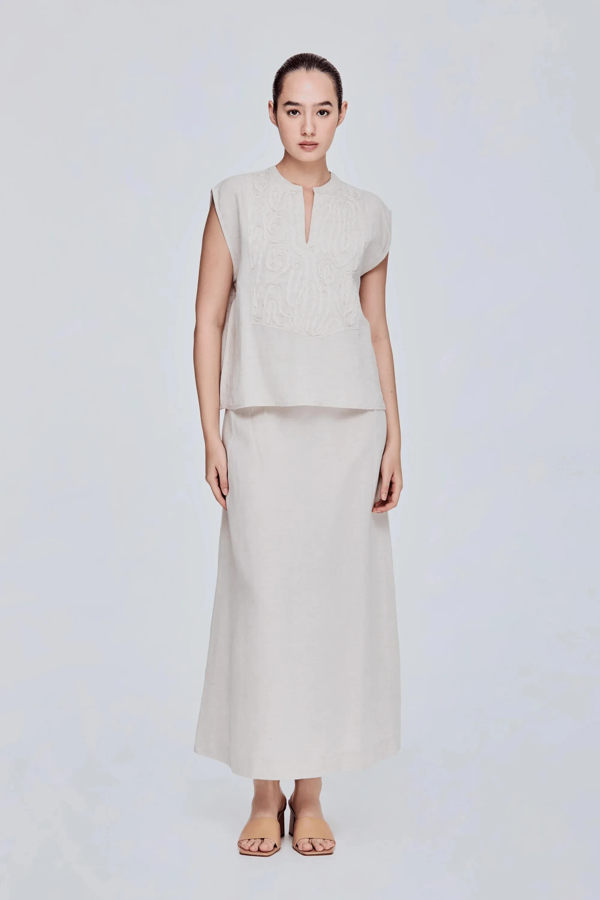 EMBROIDERY PANELED TOP