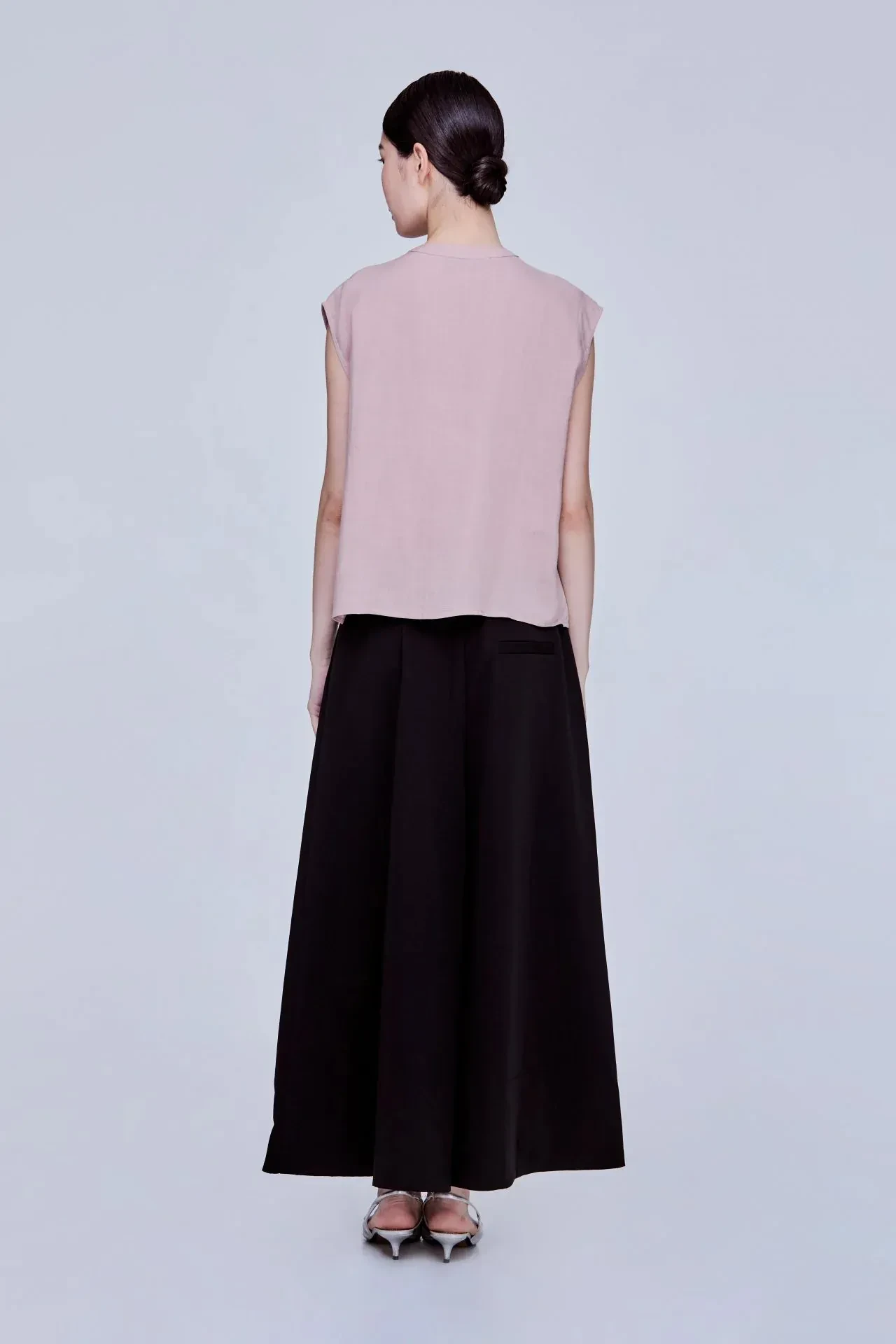 EMBROIDERY PANELED TOP