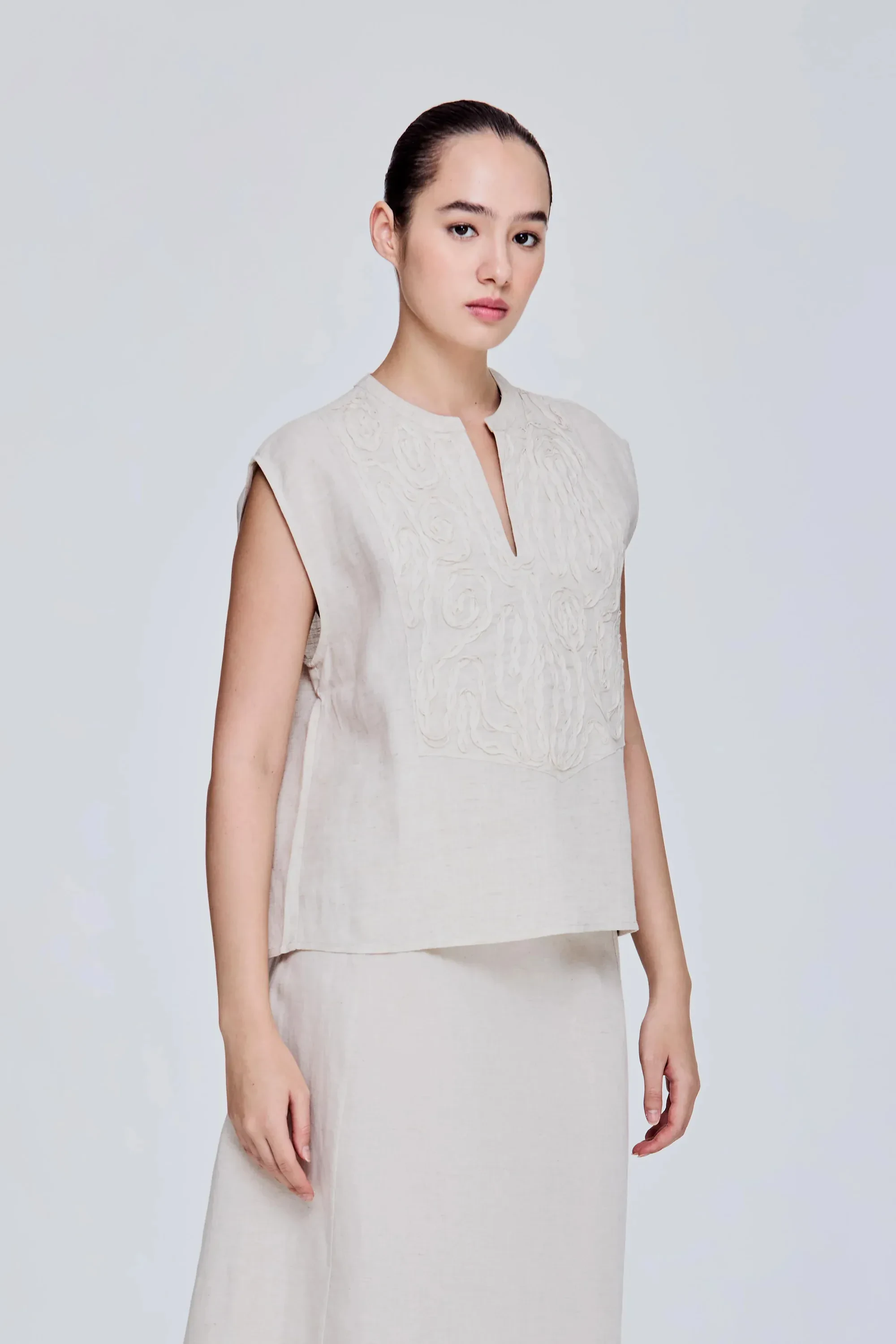 EMBROIDERY PANELED TOP